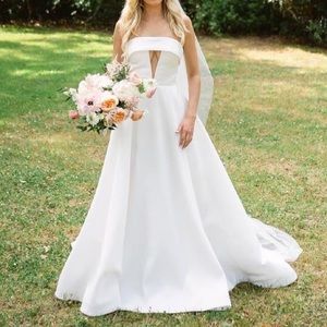 BLAKE BY LOUVIENNE WEDDING DRESS SIZE 4